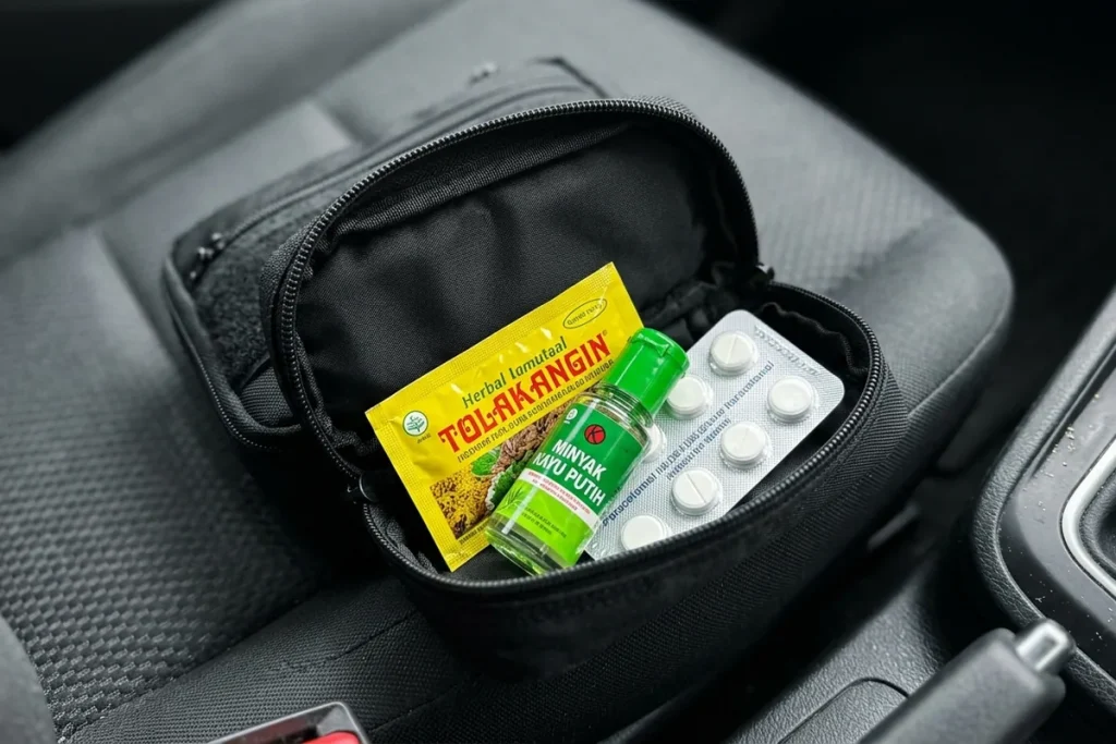 Obat-obatan Wajib Bawa di Tas Mudik: Solusi Mabuk Perjalanan & Masuk Angin.